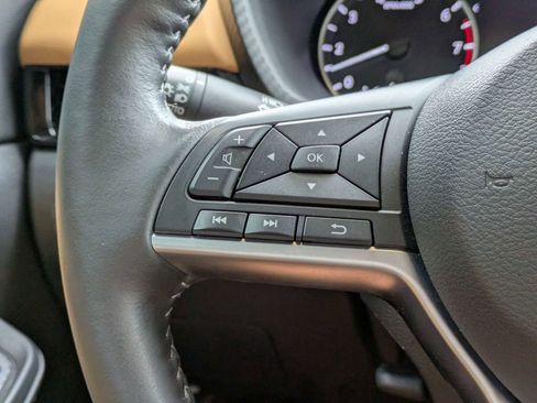 Used 2025 Nissan Sentra SV w/ SV Premium Package FWD image 23