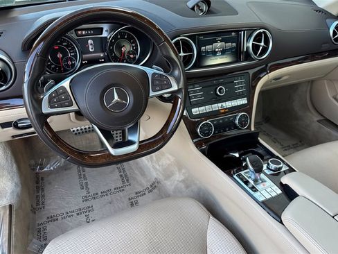 Used 2020 Mercedes-Benz SL 550 image 4