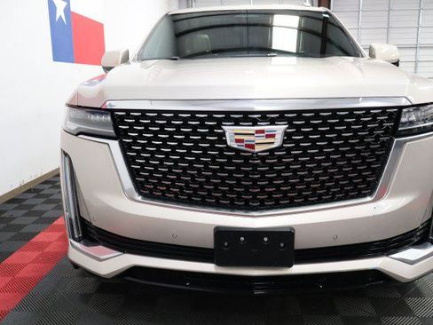 Used 2021 Cadillac Escalade Premium Luxury w/ LPO, Illumination Package AWD/4WD image 4