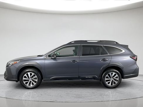 Used 2024 Subaru Outback Premium AWD/4WD image 6