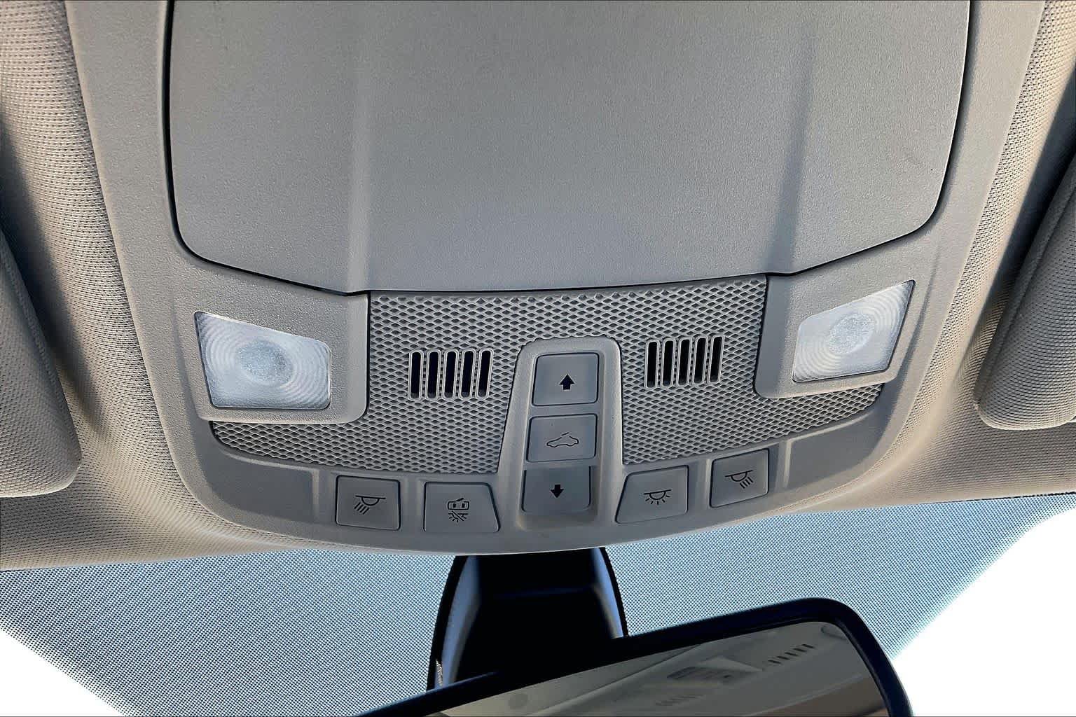 Used 2020 Ford Fusion SE FWD image 33