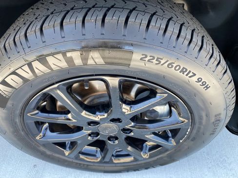 Used 2017 Jeep Cherokee Latitude FWD image 21