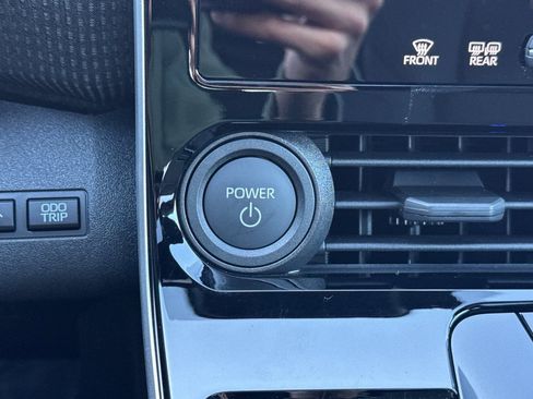 Certified 2025 Toyota bZ4X FWD image 27