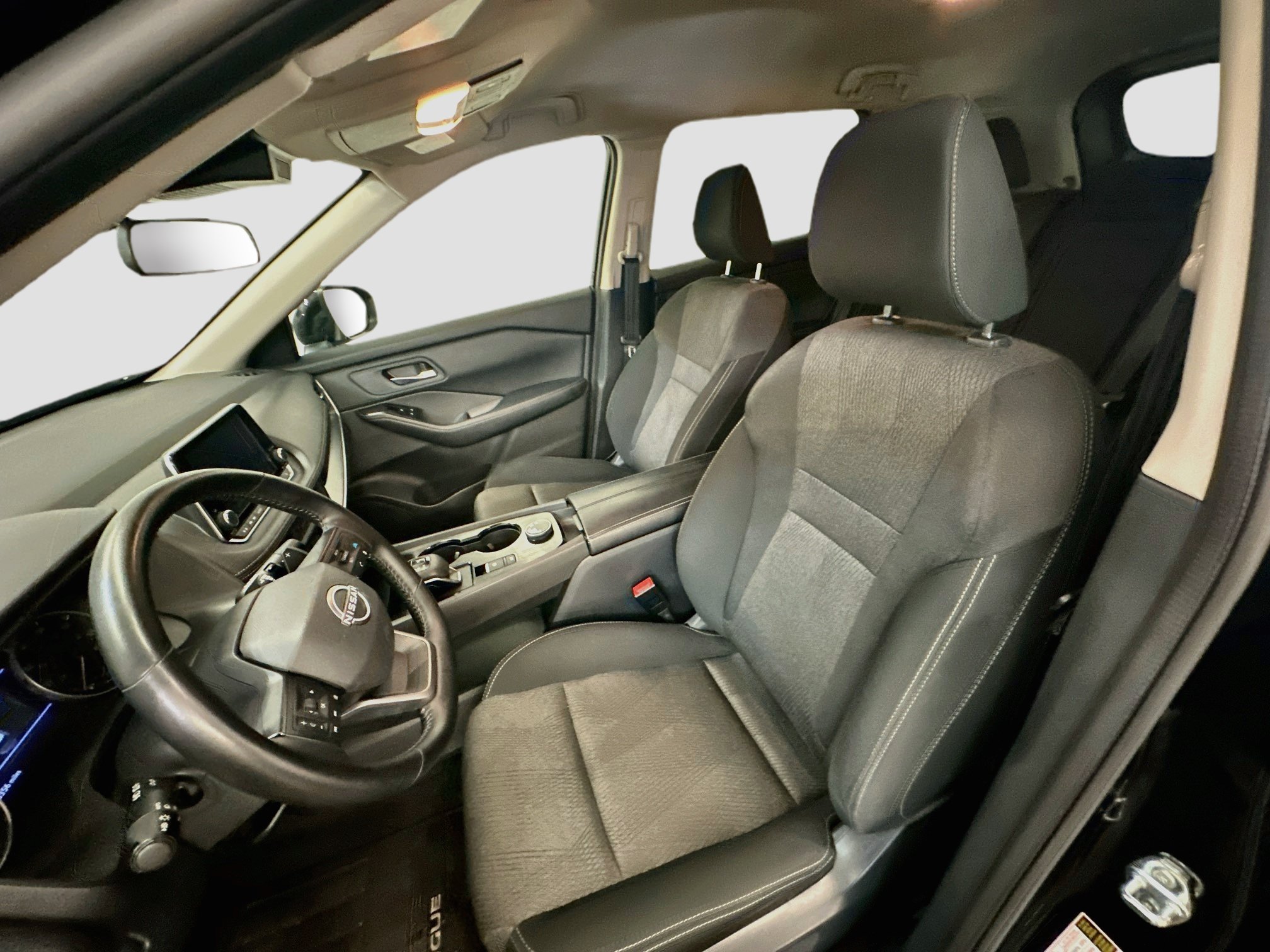 Used 2025 Nissan Rogue SV AWD/4WD image 13