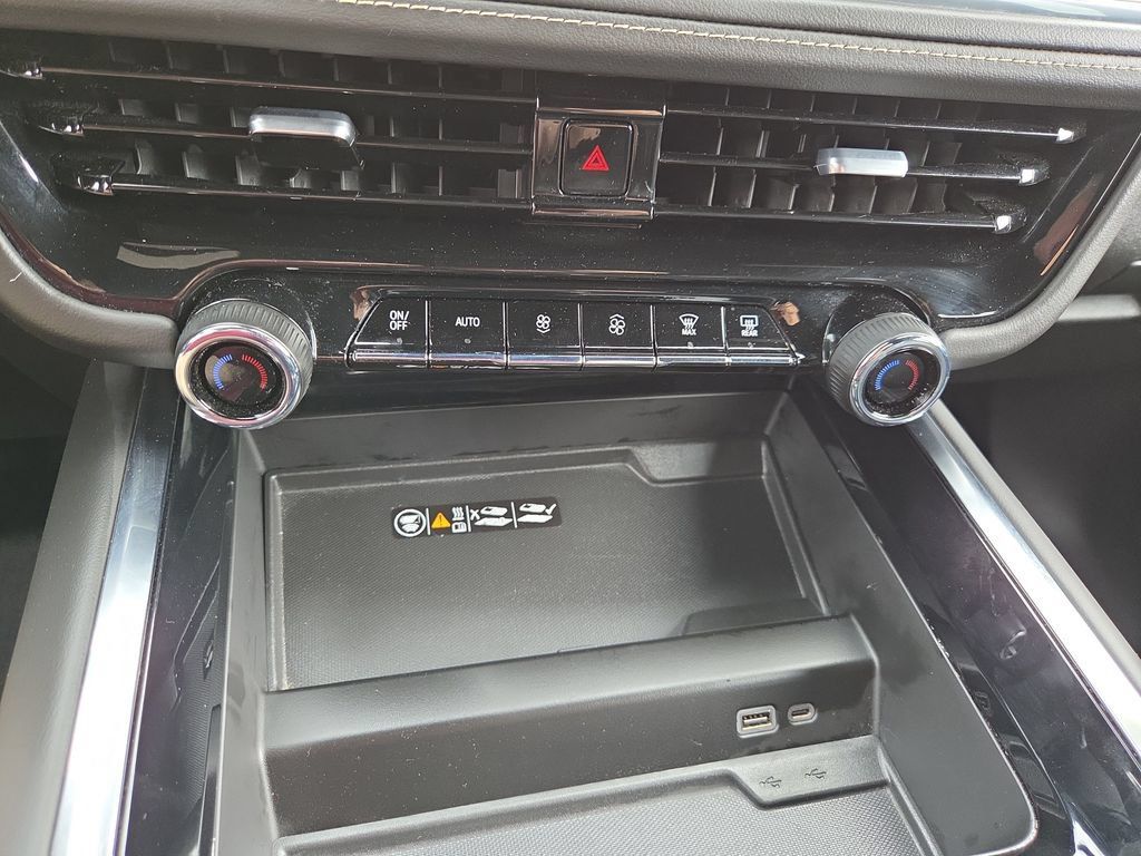 Certified 2026 Chevrolet Suburban Premier AWD/4WD image 18