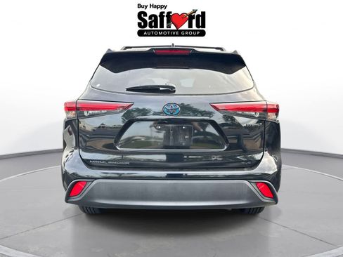 Used 2024 Toyota Highlander XLE AWD/4WD image 6