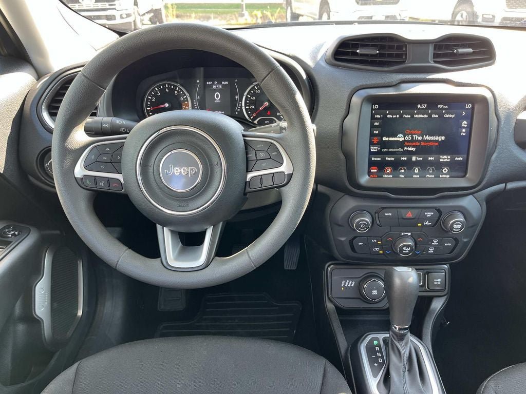 Used 2023 Jeep Renegade Latitude AWD/4WD image 10
