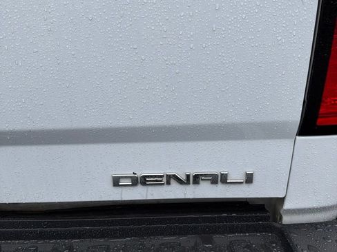 Used 2017 GMC Sierra 2500 Denali w/ Duramax Plus Package AWD/4WD image 14