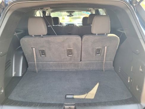 Used 2023 Chevrolet Traverse LT FWD image 28
