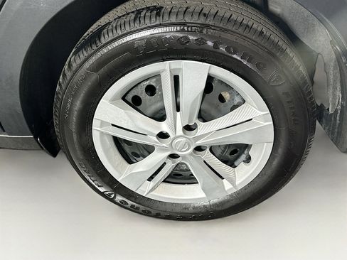 Used 2024 Nissan Kicks S image 11