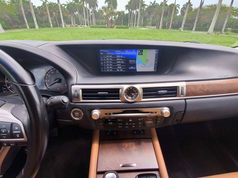 Used 2017 Lexus GS 350 w/ Preferred Accessory Package RWD image 10