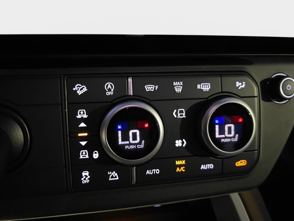 New 2026 Land Rover Defender 110 X-Dynamic SE AWD/4WD image 17