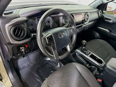 Certified 2018 Toyota Tacoma TRD Sport w/ Technology Package AWD/4WD image 18
