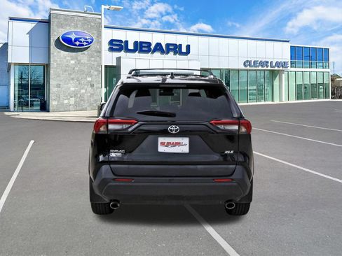 Used 2021 Toyota RAV4 XLE Premium FWD image 5