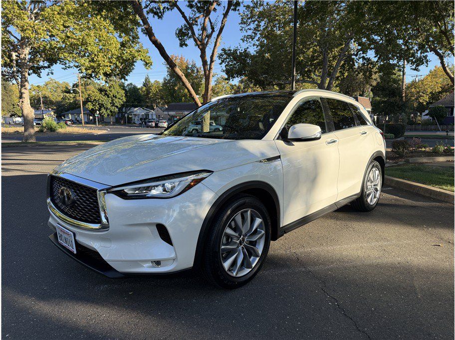 Used 2019 INFINITI QX50 Luxe w/ Navigation Package FWD image 1