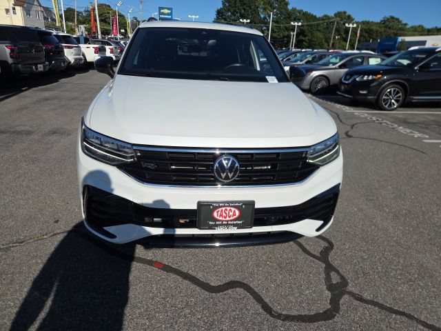 Used 2024 Volkswagen Tiguan SE R-Line AWD/4WD image 2