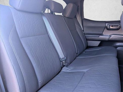 Used 2018 Toyota Tacoma TRD Sport image 19