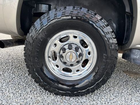 Used 2003 Chevrolet Suburban 2500 LS w/ LS Preferred Equipment Group image 7