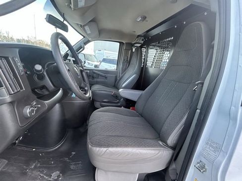Used 2024 Chevrolet Express 2500 w/ Driver Convenience Package image 15