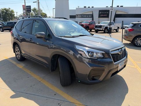 Used 2020 Subaru Forester Premium w/ Popular Package #1 AWD/4WD image 2