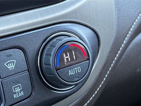 Used 2021 GMC Canyon Denali image 28