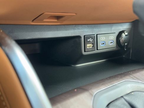 Used 2022 Toyota Highlander Platinum image 25