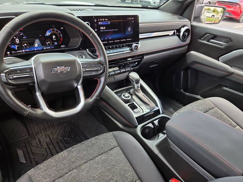 Used 2025 Chevrolet Colorado Z71 AWD/4WD image 8