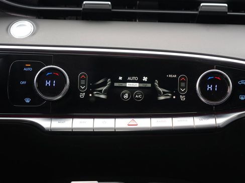 Used 2024 Genesis GV70 2.5T w/ Advanced Package image 25