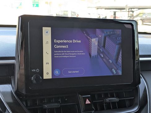 Used 2025 Toyota Corolla Cross LE image 21