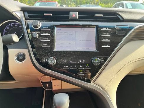 Used 2018 Toyota Camry XLE FWD image 11