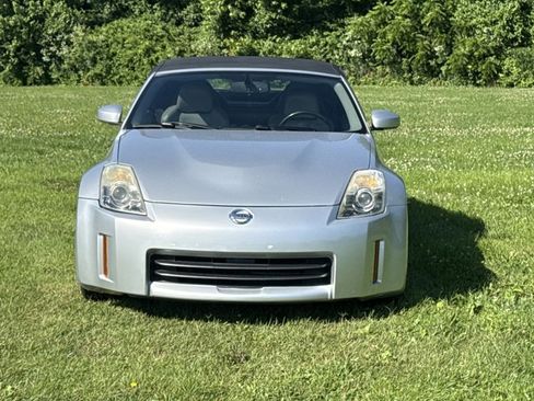 Used 2007 Nissan 350Z Touring RWD image 2