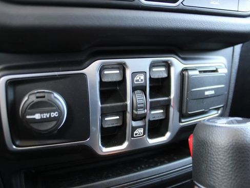 Used 2025 Jeep Wrangler Unlimited Sahara AWD/4WD image 27