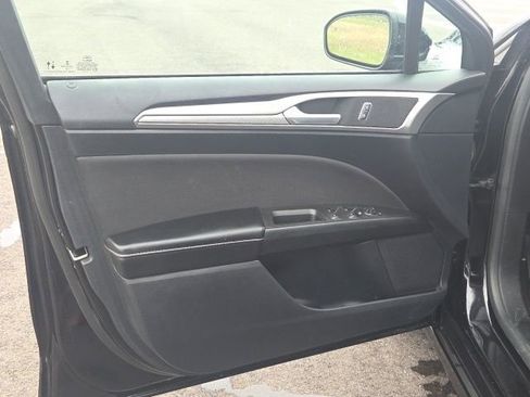 Used 2020 Ford Fusion SE image 22