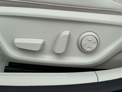 New 2026 Genesis G70 2.5T Prestige image 13