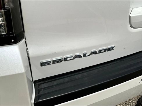 Used 2019 Cadillac Escalade Luxury w/ LPO, Radiant Package AWD/4WD image 26