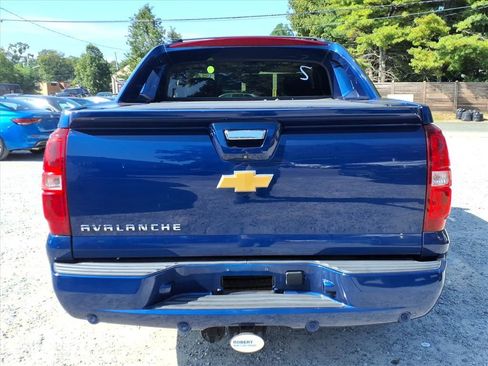 Used 2013 Chevrolet Avalanche LTZ image 6