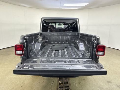 Used 2023 Jeep Gladiator Overland AWD/4WD image 31