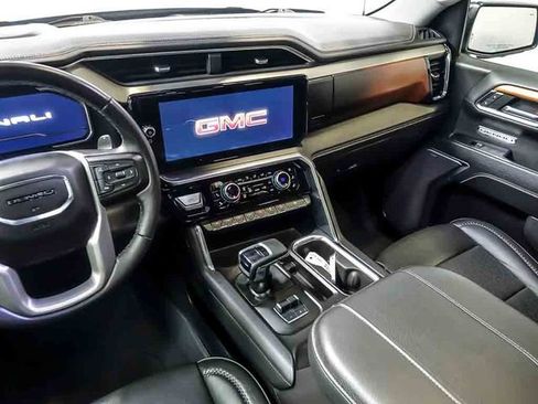 Used 2023 GMC Sierra 1500 Denali w/ Technology Package AWD/4WD image 18