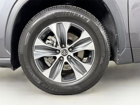 Certified 2025 Toyota Highlander XLE image 45