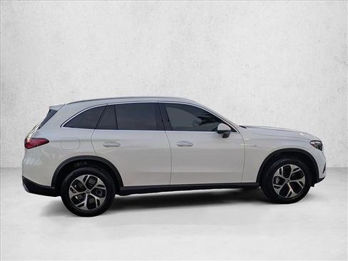 Used 2025 Mercedes-Benz GLC 350e 4MATIC image 4