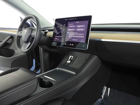 Used 2024 Tesla Model Y Performance image 13