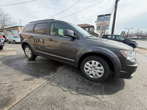 Used 2018 Dodge Journey SE image 2