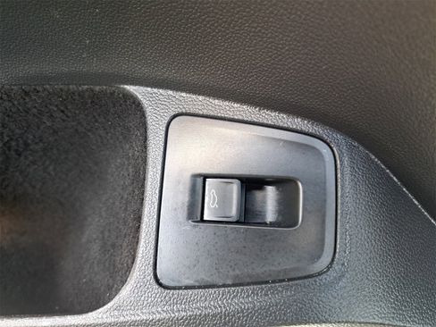 Used 2022 Volkswagen Tiguan SE image 31
