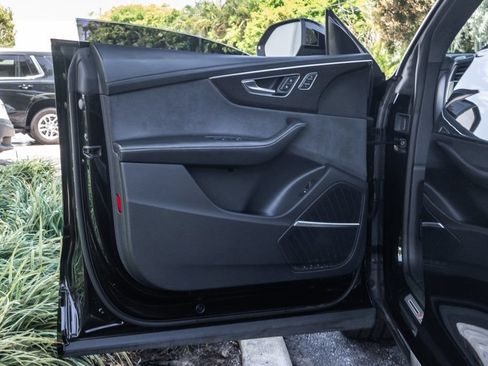 Used 2023 Audi SQ8 Prestige AWD/4WD image 31