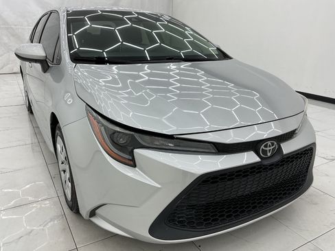 Used 2021 Toyota Corolla LE FWD image 3