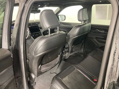 Used 2024 Jeep Grand Cherokee Altitude image 14