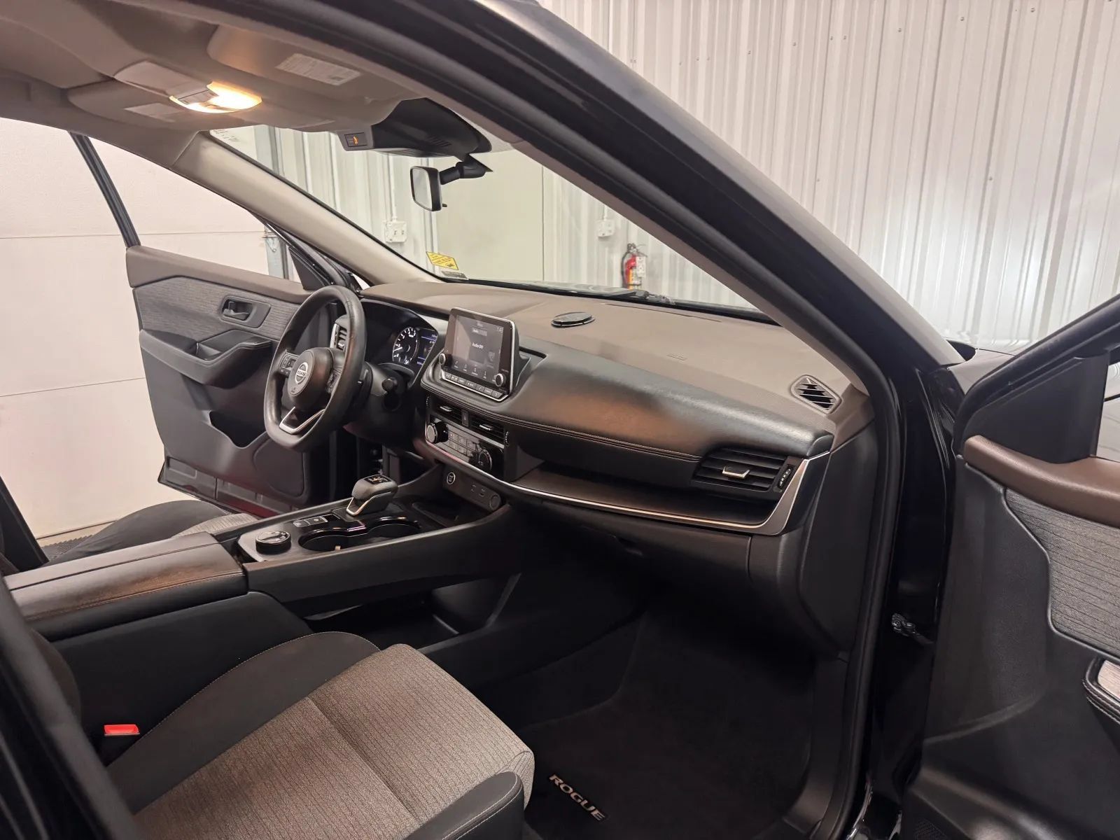 Used 2021 Nissan Rogue S AWD/4WD image 42
