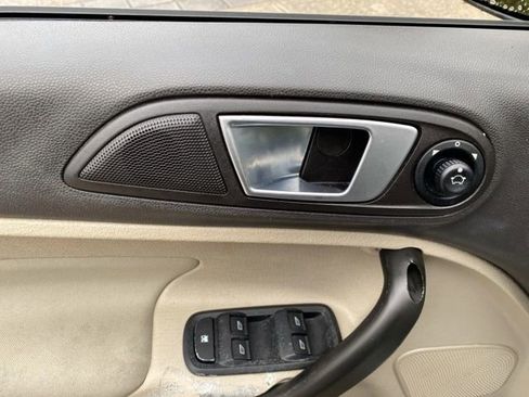 Used 2014 Ford Fiesta SE image 21