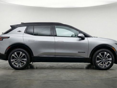 Used 2025 Chevrolet Equinox LT image 11