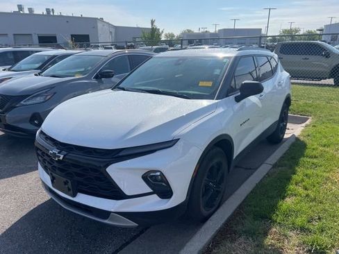 Used 2023 Chevrolet Blazer LT w/ Convenience Package AWD/4WD image 3